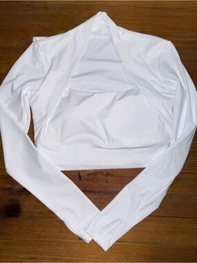 HALARA White Long Sleeve Crop Top
